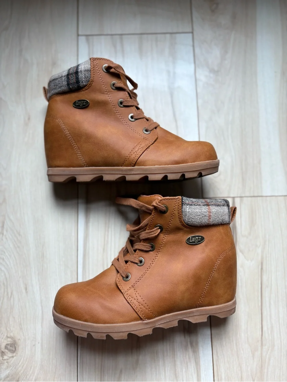 Lugz classic tan